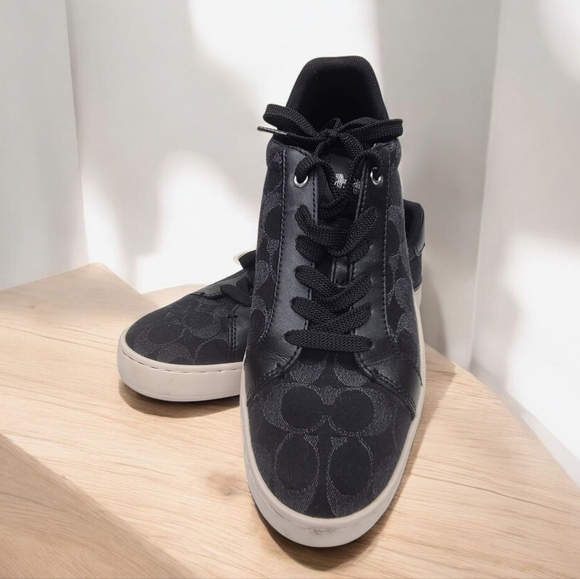COACH Outlet Clip Low Top Men's Sneaker Signature Denim Leather Black Sz 8 - Picture 1 of 11